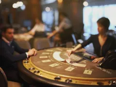 ¿En qué consiste “doblar” en el Blackjack?