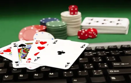 Poker: Aprende a ganar jugando desde casa
